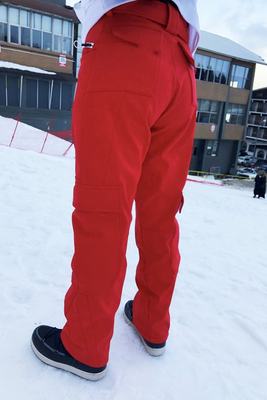 Roter Skioverall mit schmalem Bein und Fransen vorne - 7