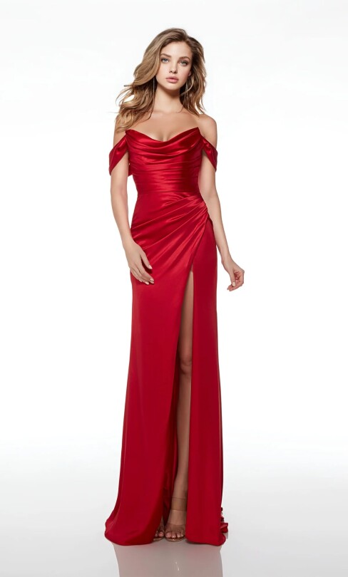 Rotes Satin-Abendkleid mit Drapierung vorne, Schlitz und tiefem Ärmelausschnitt - BERFUĞ KIRAN