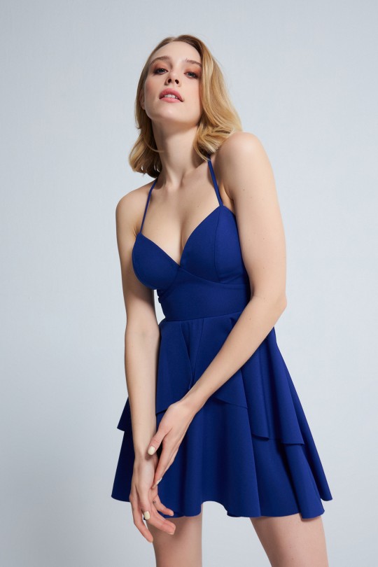 Saphirblaues Mini-Kleid mit offenem Ausschnitt und Rückendetail - 2
