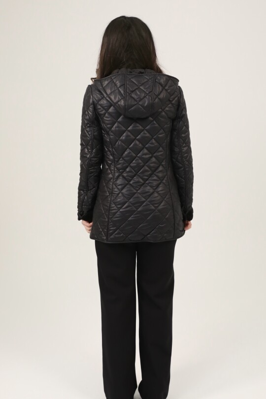 Schwarze gesteppte Kapuzenjacke mit Fleecefutter - 5