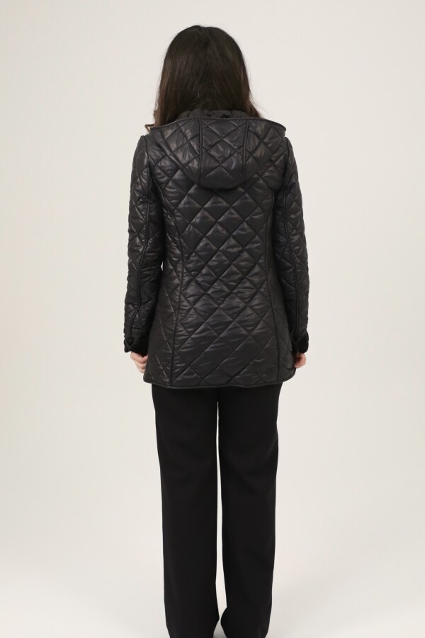 Schwarze gesteppte Kapuzenjacke mit Fleecefutter - 5