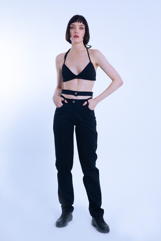 Schwarze Hose mit zwei Gurten und Taillendetail 
