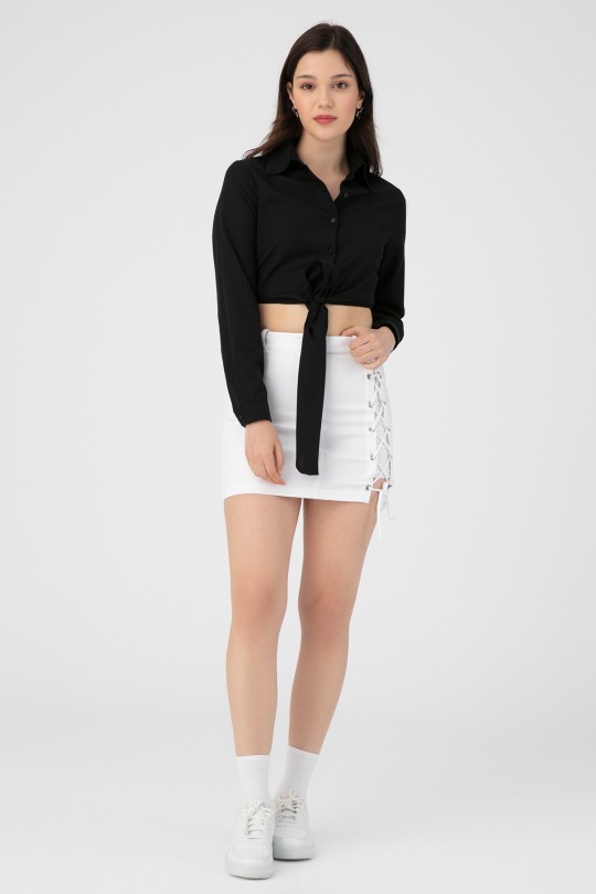 Schwarze Popeline-Bluse mit am Saum gebundenem Rock - 2