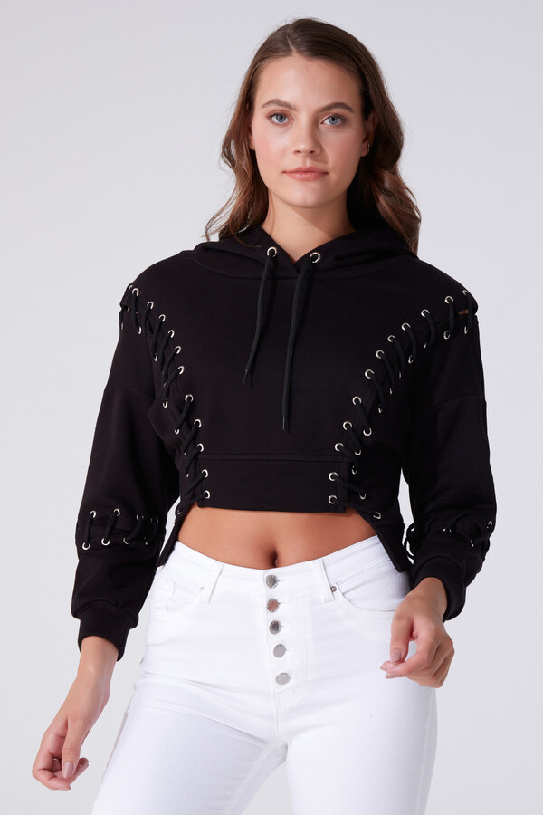 Schwarzer Kapuzenpullover mit Kordelzug-Details - 1