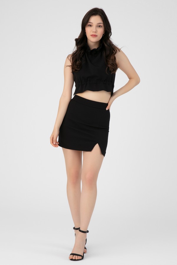 Schwarzer Rock mit Schlitz - 1