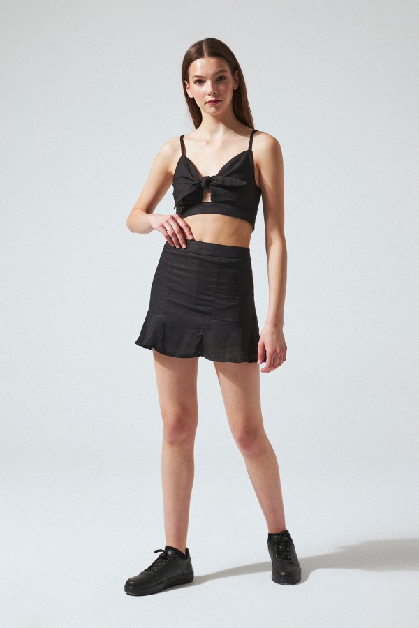 Schwarzes Crop-Top mit gebundenem Brustbereich - 1