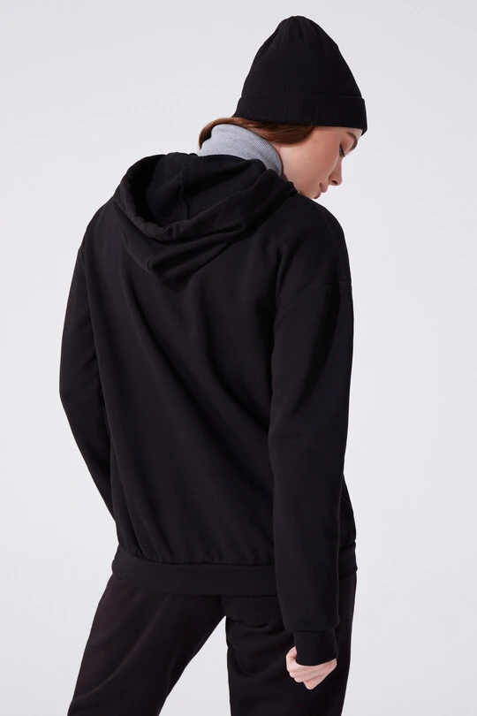 Schwarzes Kapuzen-Sweatshirt mit weitem Schnitt - 3