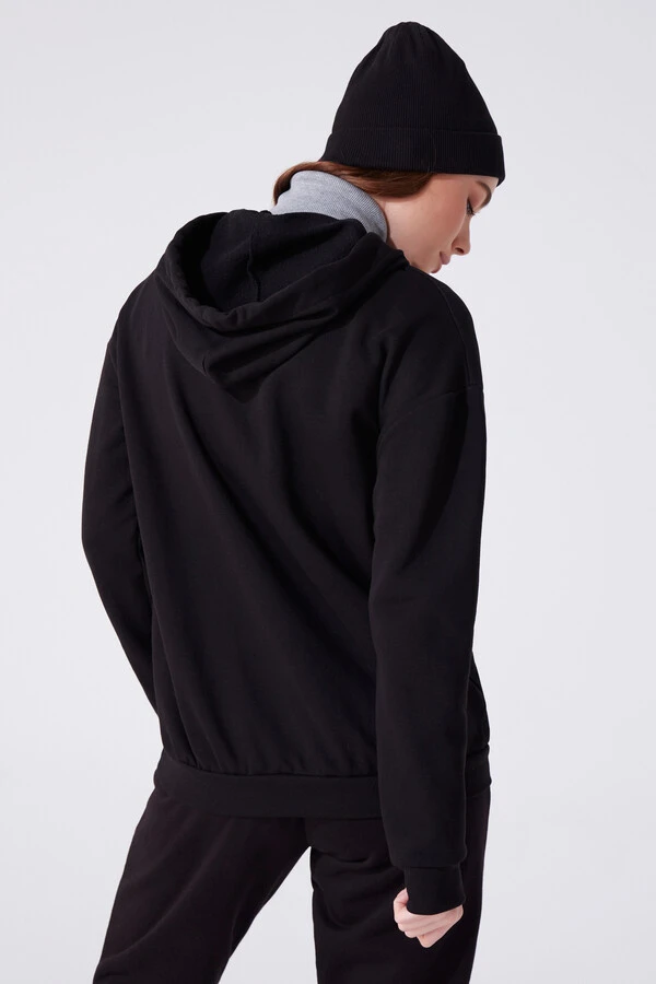 Schwarzes Kapuzen-Sweatshirt mit weitem Schnitt - 3