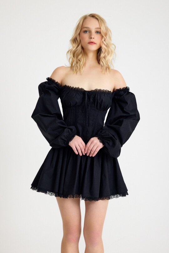 Schwarzes Langarmkleid mit Raffung an der Brust und Spitzendetails - 4