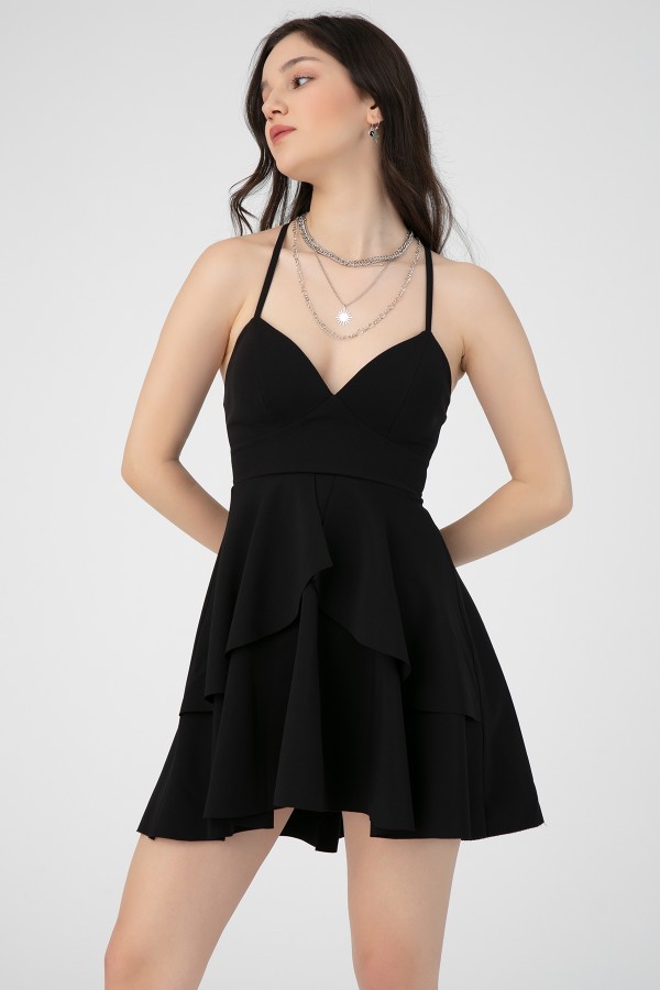 Schwarzes Mini-Kleid mit offenem Ausschnitt und Rückendetail - 3