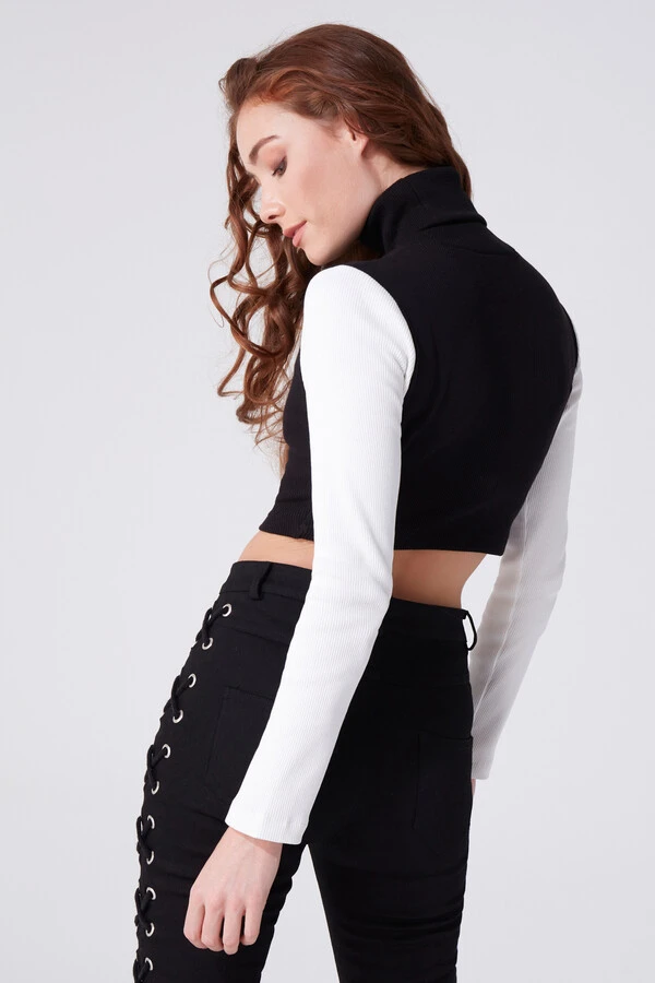 Schwarzes und weißes Crop-Top mit Rollkragen - 3