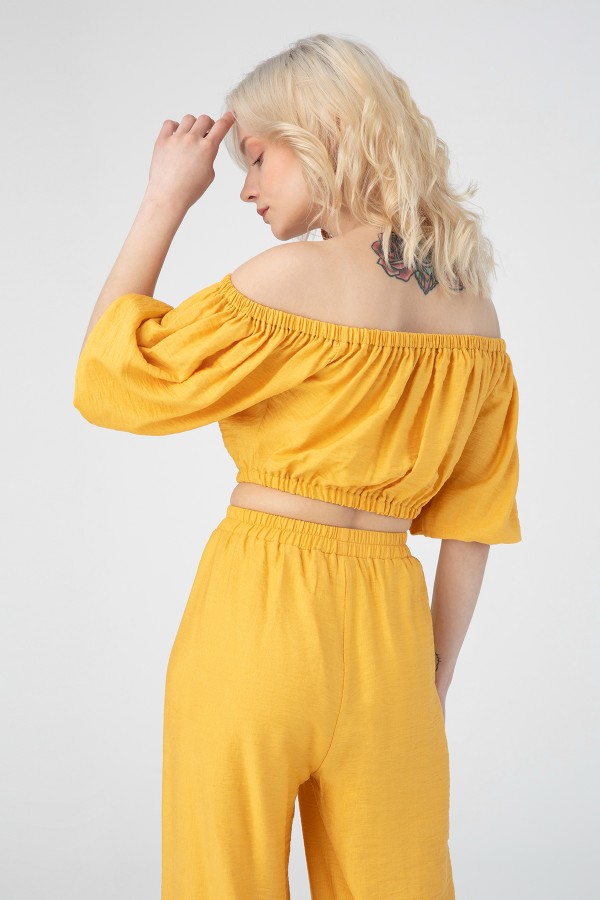 Senffarbene Bluse mit elastischen Schultern - 4