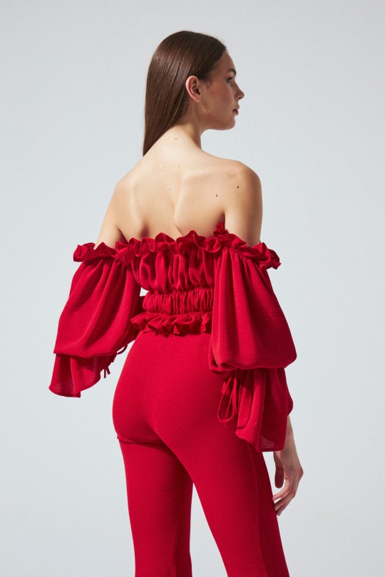 SHORT CROP RED WITH STRAPLESS RUFFLED SLEEVE