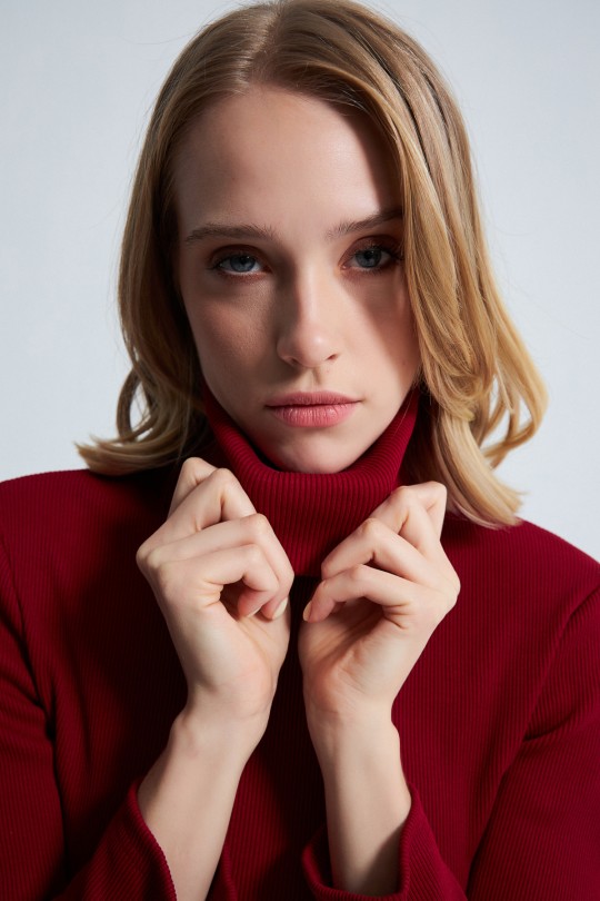 BERFUĞ KIRAN - THROAT CROP MAROON (1)