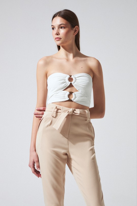 TRÄGERLOSES KURZES BUSTIER MIT ZWEI SCHNALLEN VORNE WEISS - BERFUĞ KIRAN