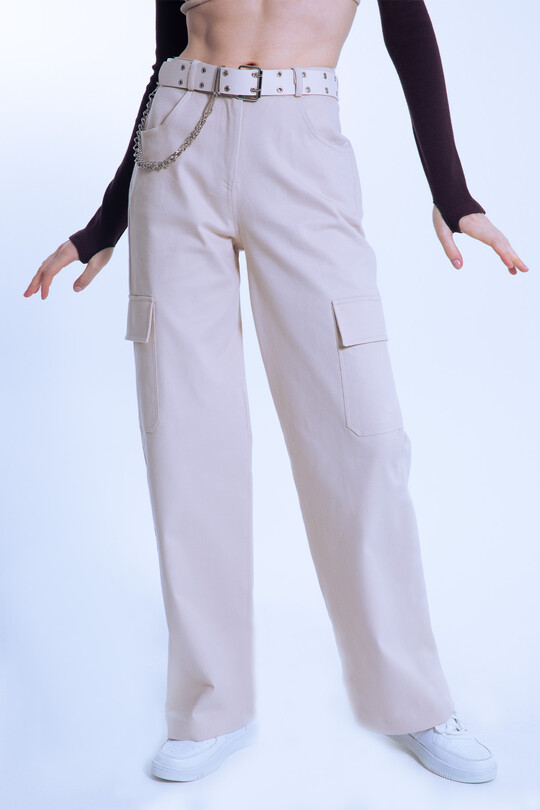 Vizonfarbene High-Waist Hose mit weitem Bein und Cargotaschen - 2