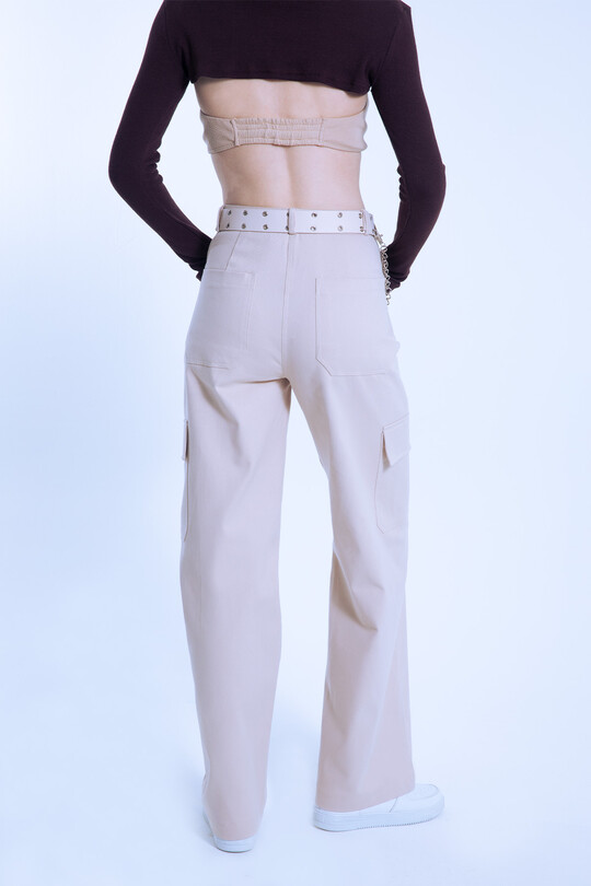 Vizonfarbene High-Waist Hose mit weitem Bein und Cargotaschen - 3
