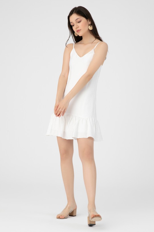 Weiße mit Rüschen besetzte trägerlose lässige kurze Kleid 