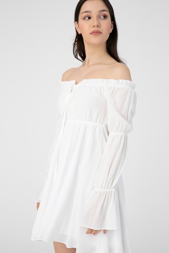 Weißes, langärmeliges Crinkle-Kleid mit gebundenem Ausschnitt - 2