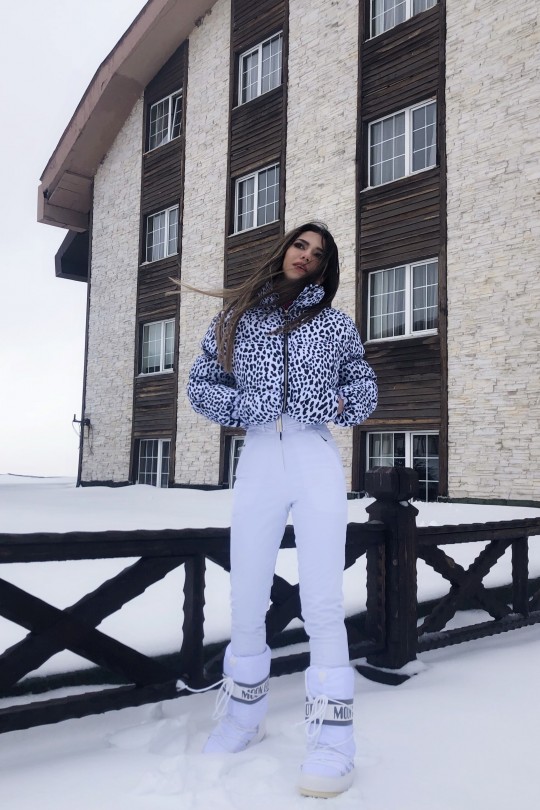WEISSE SKIHOSE MIT ENGEM BEIN 