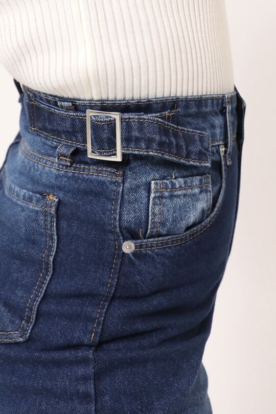 Weite Jeanshose in Blau mit Schnallendetail und weitem Bein - 4